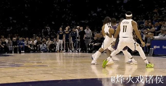 兰德尔半场出战16分钟,10中5得到19分5板2助攻 兰德尔半场出战16分钟,10中5得到19分5板2助攻